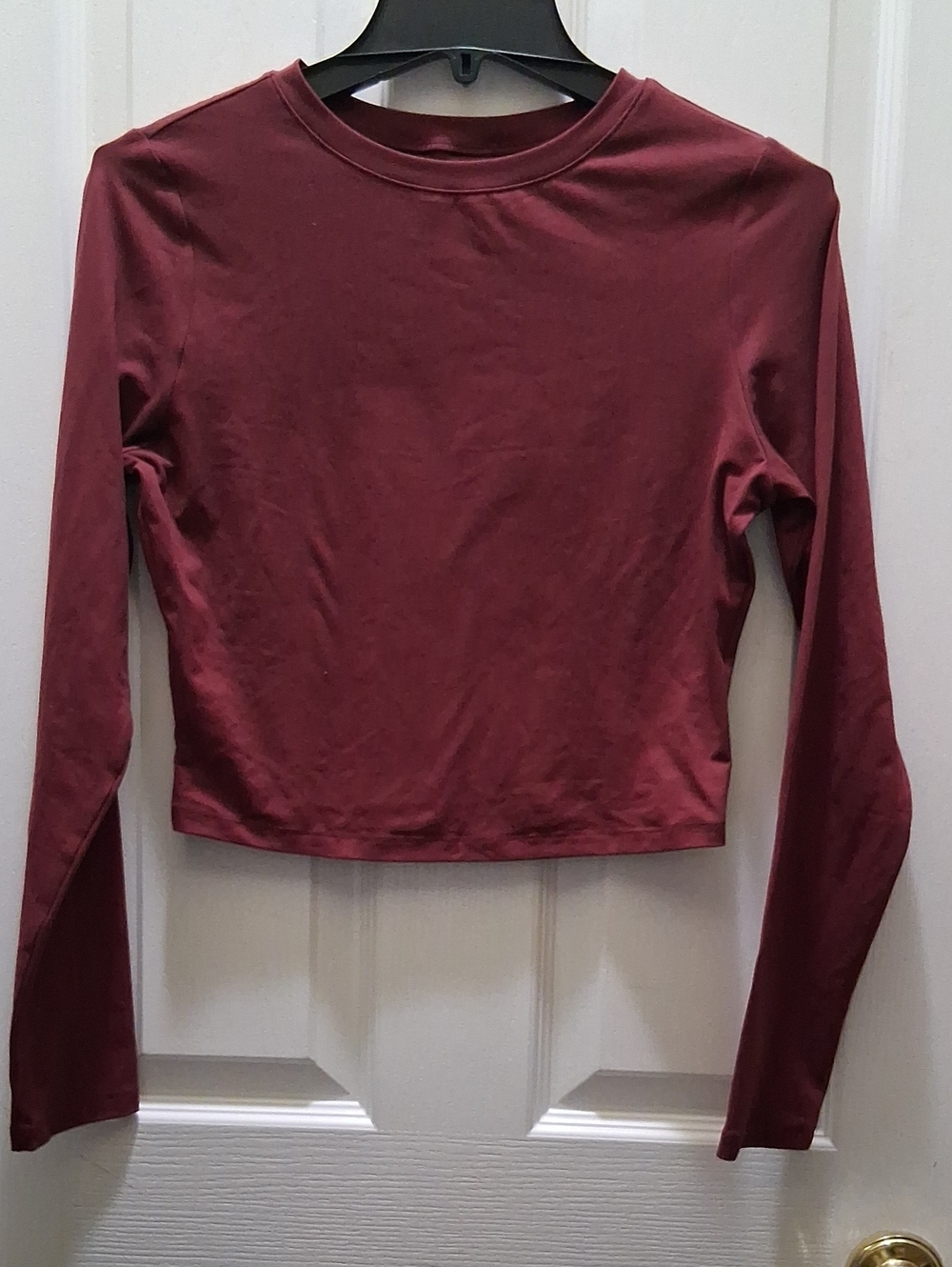 Slim Fit Long-Sleeve Crop Tee in Burgundy